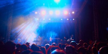 Al via il Sabbie Mobili Festival: Laura Esquivel, poi Tony Effe, chiude Fedez