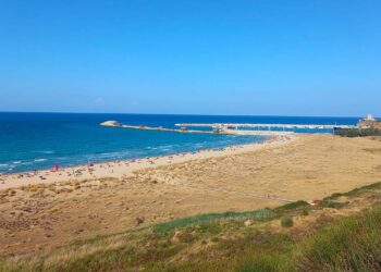 Affollamento della spiaggia di Punta Penna, «Questione di prospettiva, la realtà è diversa»
