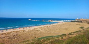Affollamento della spiaggia di Punta Penna, «Questione di prospettiva, la realtà è diversa»