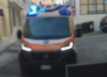 L’ambulanza deve entrare nell’area pedonale, ma la sbarra resta chiusa