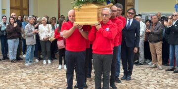 L’ultimo saluto a Sandro Bronzo: «Hai seminato amore, musica, unione e altruismo»