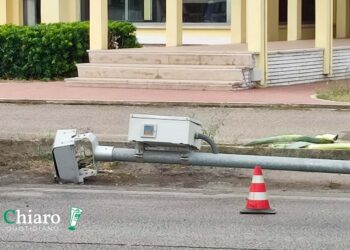 Scontro tra due veicoli a Vasto Marina, abbattuto il contestato dispositivo “T-Red”