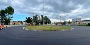 Le rotatorie di via Italia e viale Inghilterra rivedono l’asfalto dopo anni