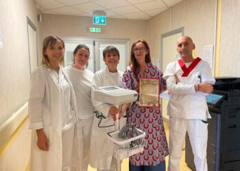 «Paziente assistita amorevolmente», la famiglia dona elettrocardiografo alla Geriatria di Vasto