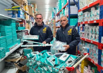 Operazione anticontraffazione sull’asse Bari-Pescara: sequestrati oltre 320mila articoli