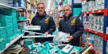 Operazione anticontraffazione sull’asse Bari-Pescara: sequestrati oltre 320mila articoli