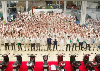 Lo scooter SH compie 40 anni, la Honda festeggia nello stabilimento di Atessa