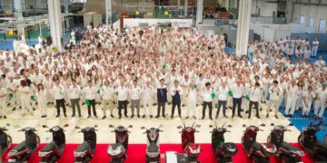 Lo scooter SH compie 40 anni, la Honda festeggia nello stabilimento di Atessa