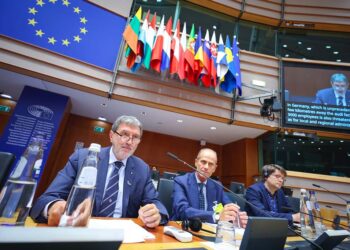 Marsilio a Bruxelles, «Rinviare stop ad auto a benzina e diesel, il settore è a rischio»