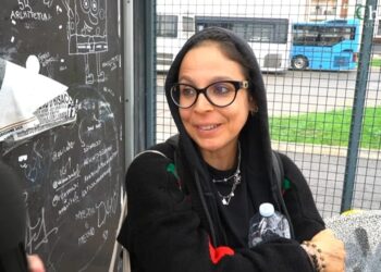 Terminal, rimangono le pensiline bucate: viaggiatori sotto la pioggia