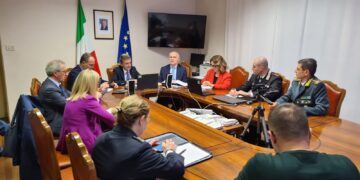 Risse e aggressioni, vertice in Prefettura: provvedimenti anche per i locali