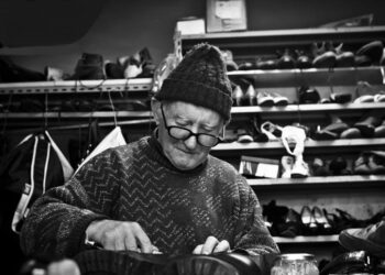 Era custode di un mestiere antico: ci ha lasciato Alberico Rossi, storico calzolaio di Vasto