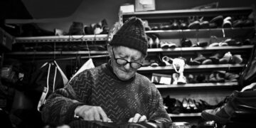 Era custode di un mestiere antico: ci ha lasciato Alberico Rossi, storico calzolaio di Vasto