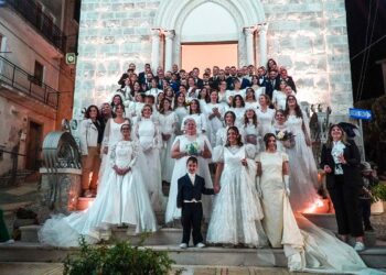 “La sposa nel tempo”: a Lentella sessantasei “sposi per un giorno” sfilano con gli abiti di un tempo