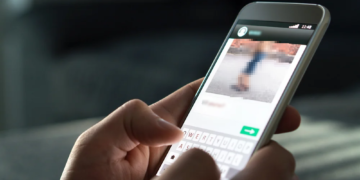 Invia e chiede foto porno a una minorenne, lavori socialmente utili per un 24enne