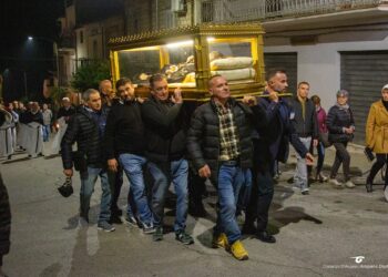 In processione da Gissi al Santuario del Beato Angelo: Furci accoglie le spoglie di San Gabriele