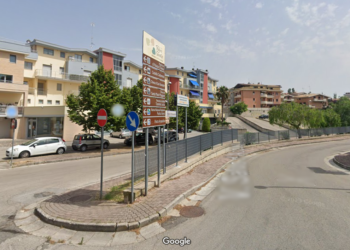 «La nostra auto, comprata meno di un anno fa, rubata nel giro di mezz’ora nel parcheggio»