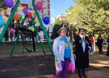 Vasto, 20 anni di clownterapia: «Leggerezza e un po’ di dolore». Convegni, libro e altalena inclusiva