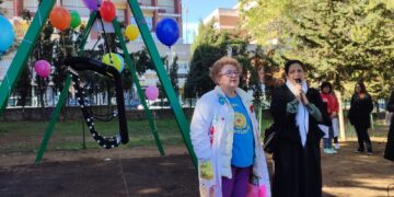 Vasto, 20 anni di clownterapia: «Leggerezza e un po’ di dolore». Convegni, libro e altalena inclusiva