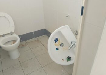 Terminal, teppisti scatenati devastano i bagn. FdI: «Comune incapace di gestirlo»