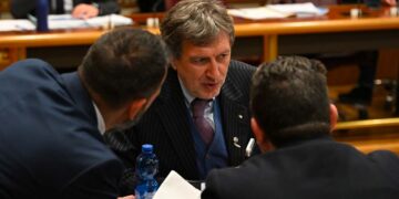 Sanità, approvata la legge “taglia manager”. Critica l’opposizione: «Maggioranza fallimentare»