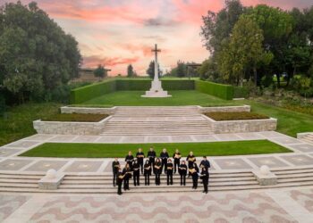 L’emozionante performance del Coro Stella Maris nel suggestivo Sangro river war cemetery