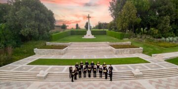 L’emozionante performance del Coro Stella Maris nel suggestivo Sangro river war cemetery