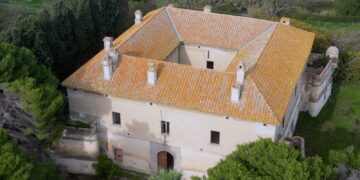 Non fu “il palazzo dei 100 diavoli”, ma un orfanotrofio: la vera storia della villa dei d’Avalos