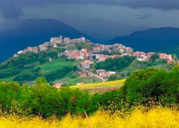 Eolico, Giangiacomo invita alla mobilitazione: «No a paesi vittime delle rinnovabili»