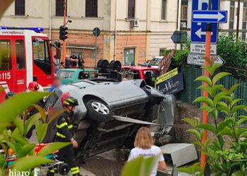 Semaforo fuori uso dopo l’incidente, Comune risarcito: 21mila euro