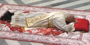 Denis Costanzo ordinato sacerdote da mons. Forte nel santuario della Madonna dei Miracoli