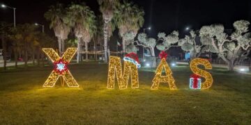 “X MAS”: nella rotatoria di San Salvo la scritta natalizia che scatena la reazione antifascista