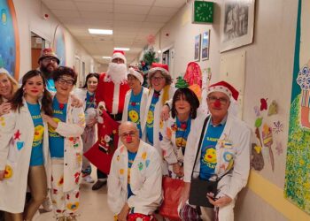 I volontari Ricoclaun e Babbo Natale in ospedale per la consegna dei regali ai pazienti