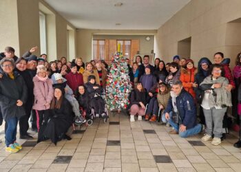 Inclusione e collaborazione illuminano l’albero di Natale del Comune di San Salvo