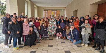 Inclusione e collaborazione illuminano l’albero di Natale del Comune di San Salvo