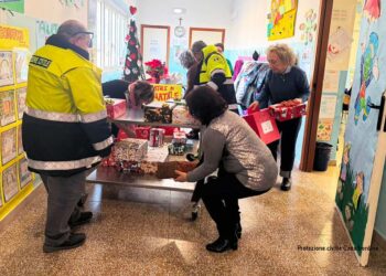 “Scatole di Natale”: la scuola primaria di Casalbordino regala solidarietà e sorrisi