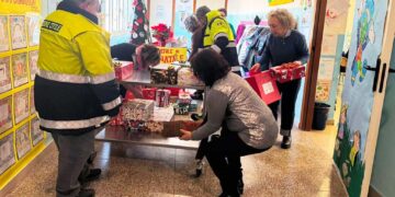 “Scatole di Natale”: la scuola primaria di Casalbordino regala solidarietà e sorrisi
