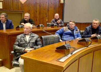 Agricoltori in Comune: «Situazione insostenibile, abbattere 300 cinghiali nella Riserva»