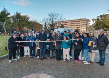 Inaugurata la nuova area verde della villa “Falcone e Borsellino”: piantati 21 lecci
