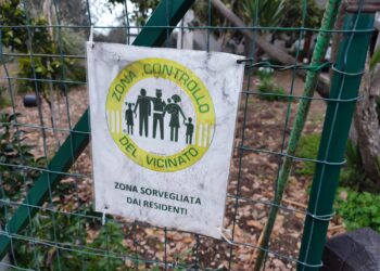“Zona sorvegliata dai residenti”: spuntano i cartelli per avvertire i ladri