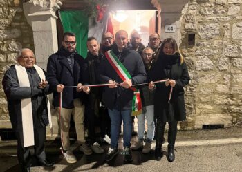A Casalanguida il Comune consegna 1.000 euro ai nati del 2023. Inaugurato il teatro