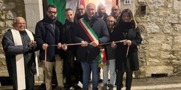 A Casalanguida il Comune consegna 1.000 euro ai nati del 2023. Inaugurato il teatro