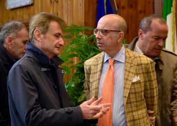 Furti, prefetto: «Intensifichiamo i controlli». Menna: «Fare gruppi WhatsApp di quartiere»