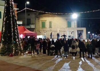 A Cupello aperta la pista di pattinaggio sul ghiaccio, attiva fino al 12 gennaio