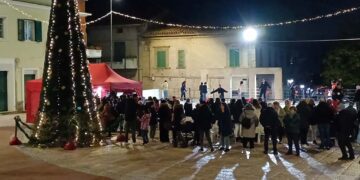 A Cupello aperta la pista di pattinaggio sul ghiaccio, attiva fino al 12 gennaio