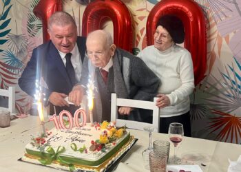 Alfonso Menna compie 100 anni, per lui una targa in municipio