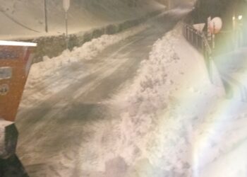 Il Vastese nella morsa del gelo: nevicate nell’entroterra e tempesta di vento sulla costa