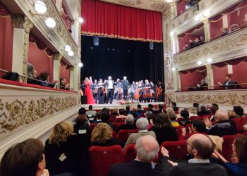 Inizio al buio, poi il concerto: dal “Nessun dorma” alla “Marcia di Radetzky”, lunghi applausi al Teatro Rossetti