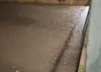 Temporale e tombini intasati causano allagamenti. Rami spezzati e piccoli smottamenti sulle strade