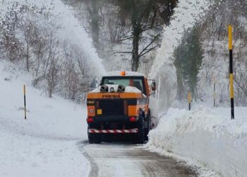Neve “natalizia”, l’intervento dei mezzi della Provincia per garantire la viabilità